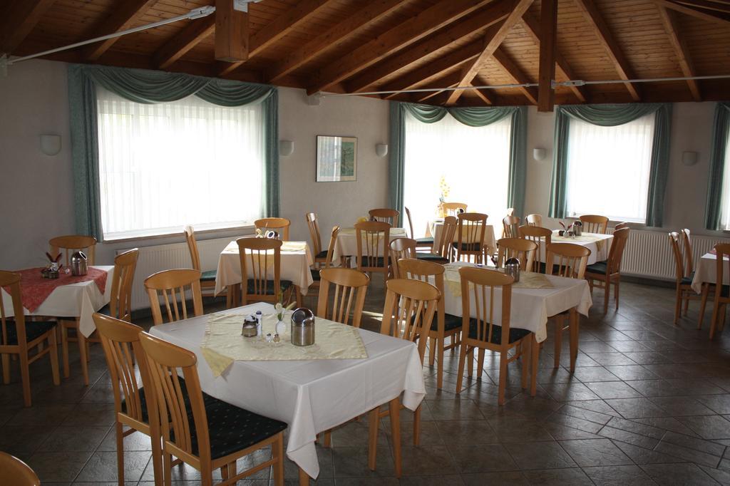 Hotel & Restaurant Bergfried Saalfeld Saale Exterior photo