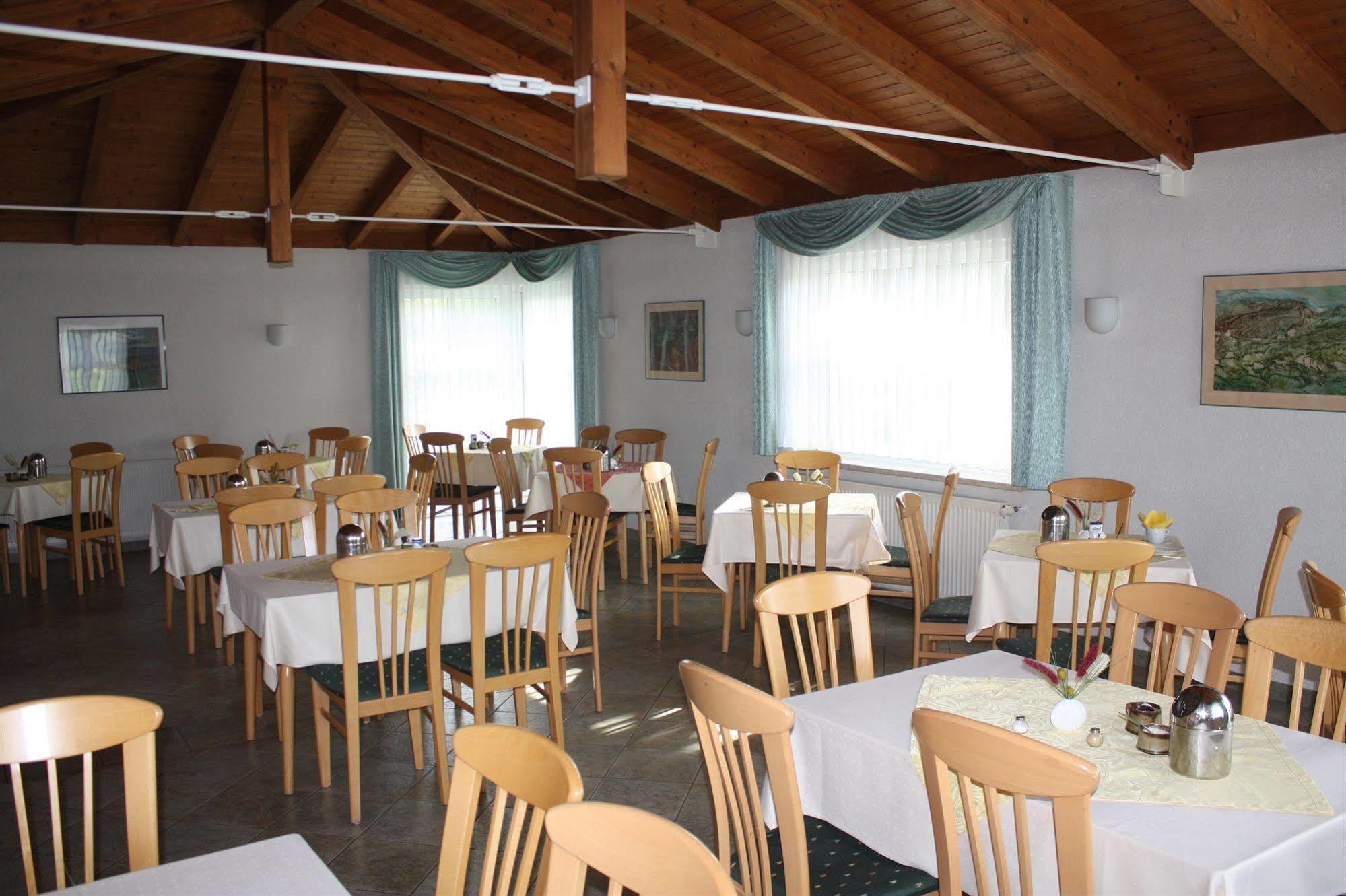 Hotel & Restaurant Bergfried Saalfeld Saale Exterior photo
