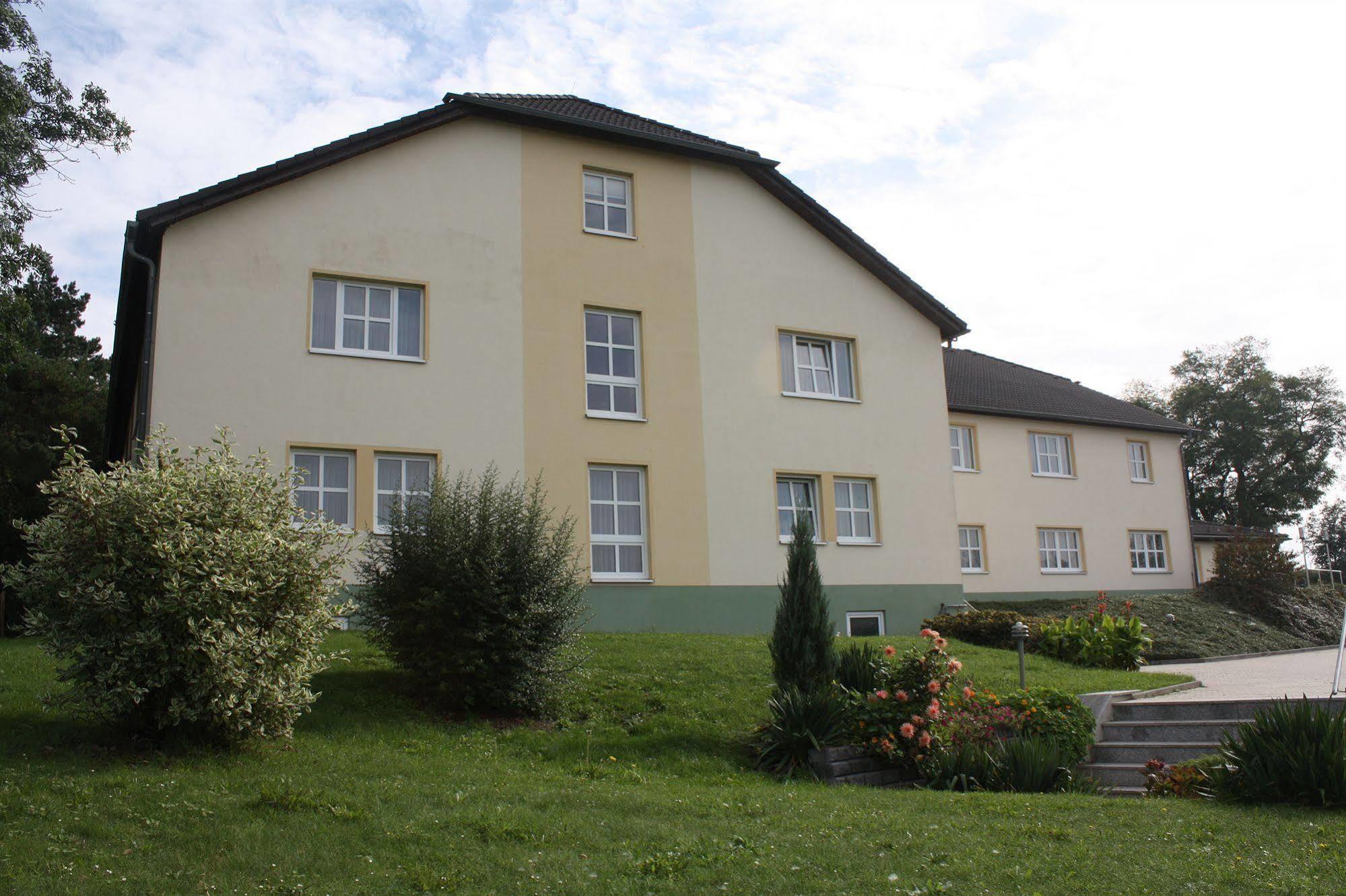 Hotel & Restaurant Bergfried Saalfeld Saale Exterior photo