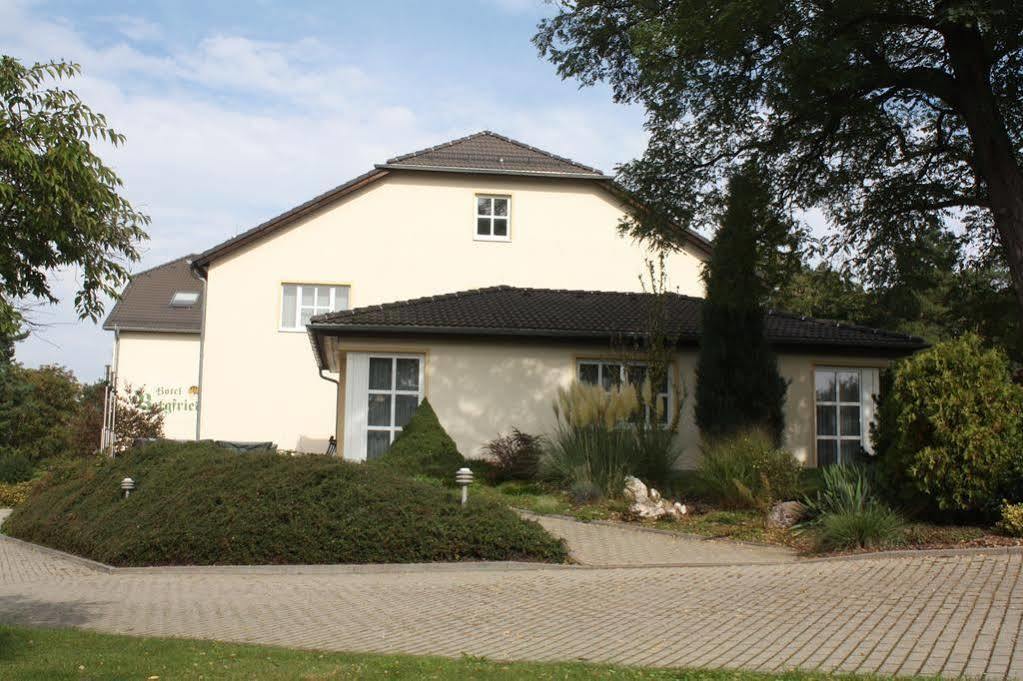 Hotel & Restaurant Bergfried Saalfeld Saale Exterior photo